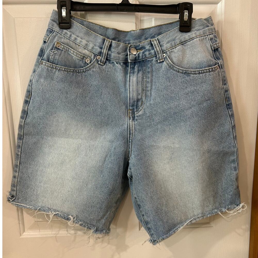 Sunwon light wash denim shorts frayed hem jorts streetwear